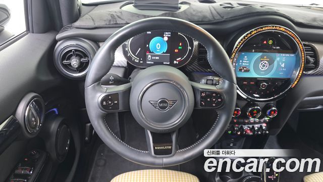 MINI Cooper S 5Door Resolute Edition 3rd Gen 2023 — фото 16