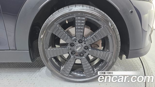 MINI Cooper S 5Door Resolute Edition 3rd Gen 2023 — фото 21