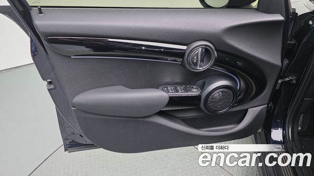 MINI Cooper S 5Door Resolute Edition 3rd Gen 2023 — фото 24