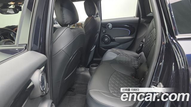 MINI Cooper S 5Door Resolute Edition 3rd Gen 2023 — фото 26
