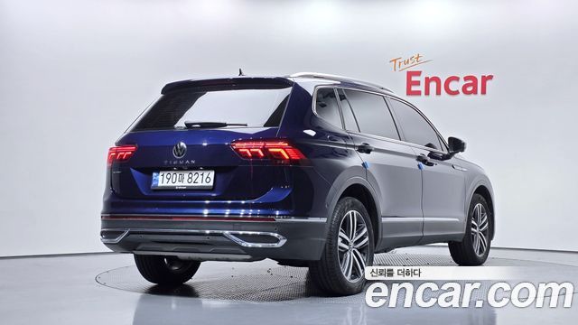 Volkswagen Tiguan Allspace 2.0 TSI Prestige 2023 — фото 2