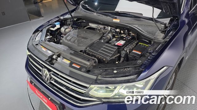 Volkswagen Tiguan Allspace 2.0 TSI Prestige 2023 — фото 6