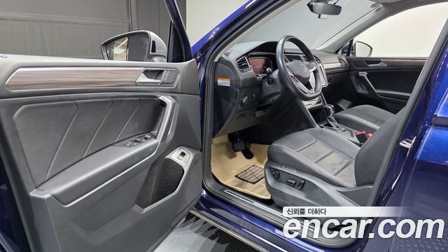 Volkswagen Tiguan Allspace 2.0 TSI Prestige 2023 — фото 10