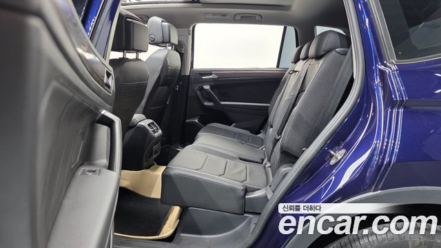 Volkswagen Tiguan Allspace 2.0 TSI Prestige 2023 — фото 12
