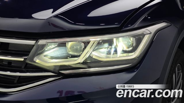 Volkswagen Tiguan Allspace 2.0 TSI Prestige 2023 — фото 22