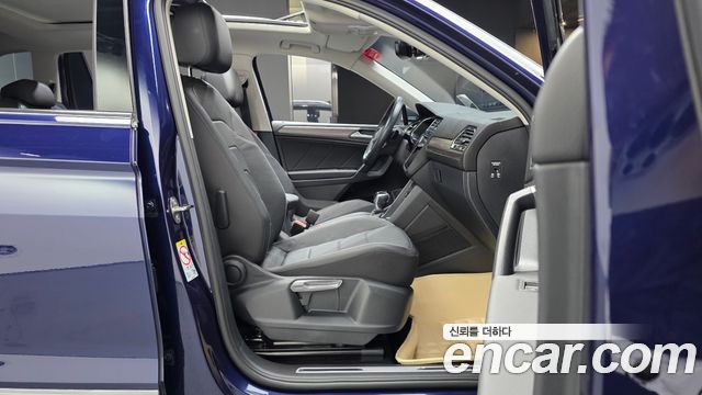 Volkswagen Tiguan Allspace 2.0 TSI Prestige 2023 — фото 26