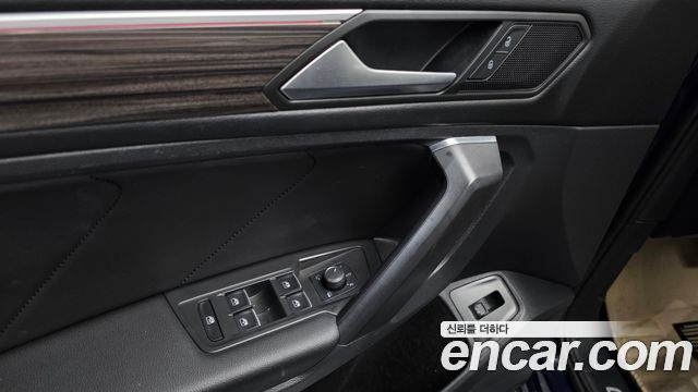 Volkswagen Tiguan Allspace 2.0 TSI Prestige 2023 — фото 30