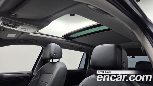 Volkswagen Tiguan Allspace 2.0 TSI Prestige 2023 — фото 32