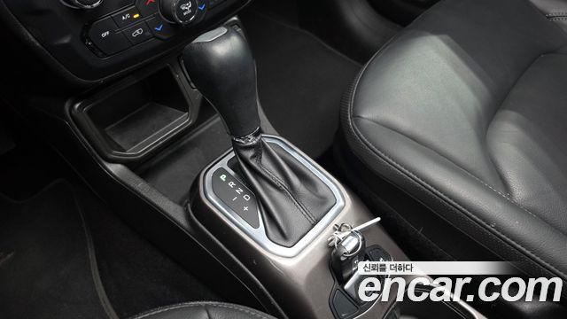 Jeep Renegade 2.4 Limited 2021 — фото 9