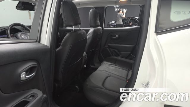 Jeep Renegade 2.4 Limited 2021 — фото 15