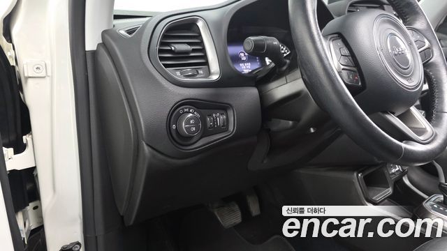 Jeep Renegade 2.4 Limited 2021 — фото 17