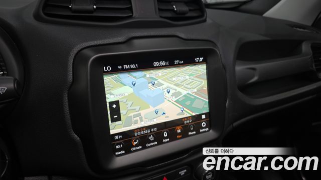 Jeep Renegade 2.4 Limited 2021 — фото 19