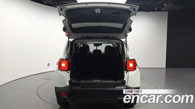 Jeep Renegade 2.4 Limited 2021 — фото 24