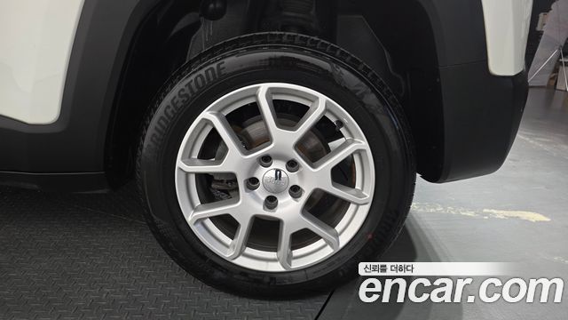 Jeep Renegade 2.4 Limited 2021 — фото 27