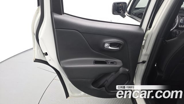 Jeep Renegade 2.4 Limited 2021 — фото 31