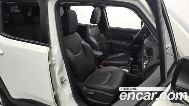 Jeep Renegade 2.4 Limited 2021 — фото 32