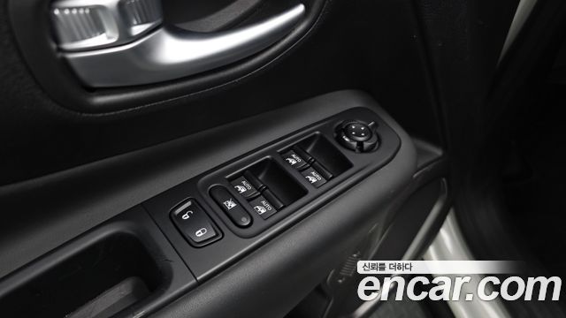 Jeep Renegade 2.4 Limited 2021 — фото 38