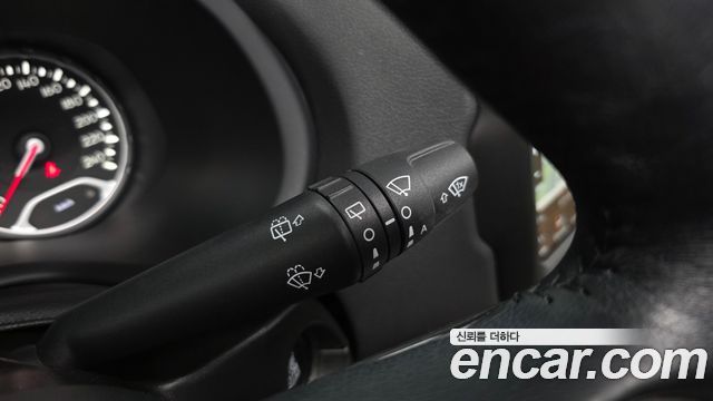 Jeep Renegade 2.4 Limited 2021 — фото 39