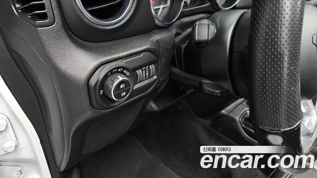 Jeep Wrangler (JL) 2.0 Overland Power Top 4Door 2023 — фото 35