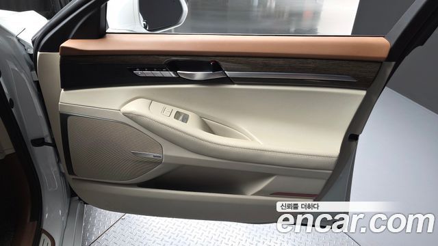 Genesis G90 3.3 T AWD Premium Luxury 2022 — фото 24