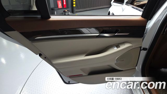 Genesis G90 3.3 T AWD Premium Luxury 2022 — фото 25