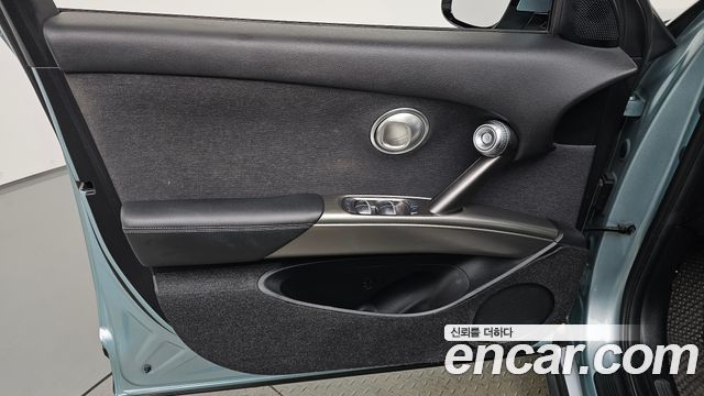 Genesis GV60 Standard AWD 2022 — фото 24
