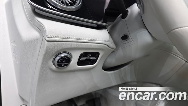 Mercedes-Benz EQS SUV (X296) EQS580 4MATIC Launch Edition 2023 — фото 29