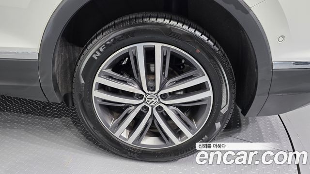 Volkswagen Tiguan Allspace 2.0 TDI Prestige 2020 — фото 21