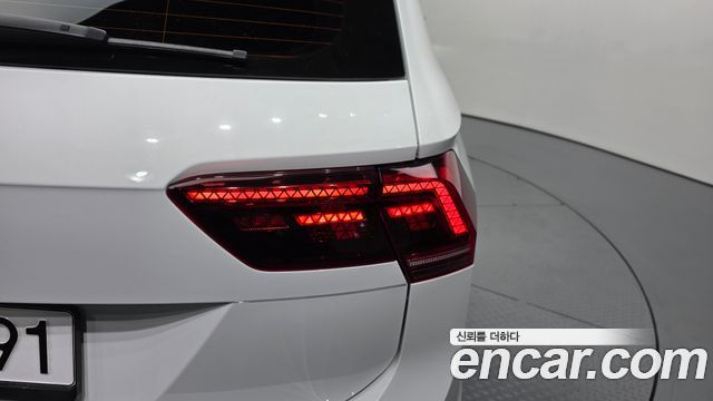 Volkswagen Tiguan Allspace 2.0 TDI Prestige 2020 — фото 23