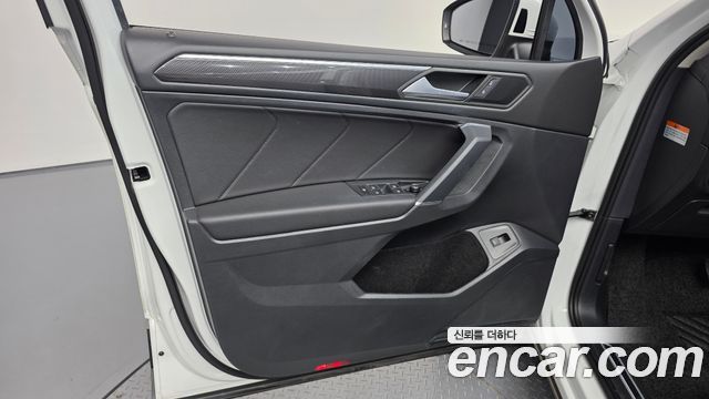 Volkswagen Tiguan Allspace 2.0 TDI Prestige 2020 — фото 25