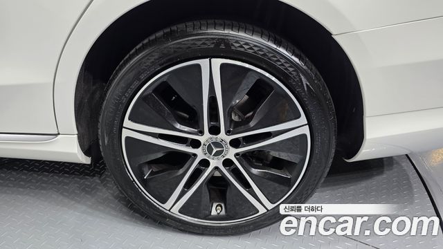 Mercedes-Benz C-Class (W205) C220 d 4MATIC Exclusive 2019 — фото 21