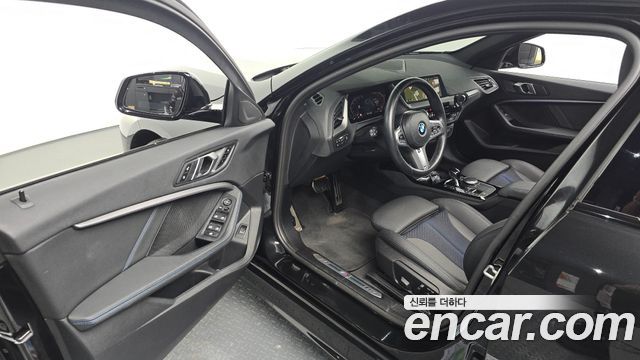 BMW 1 Series (F40) 120i M Sports 2023 — фото 10