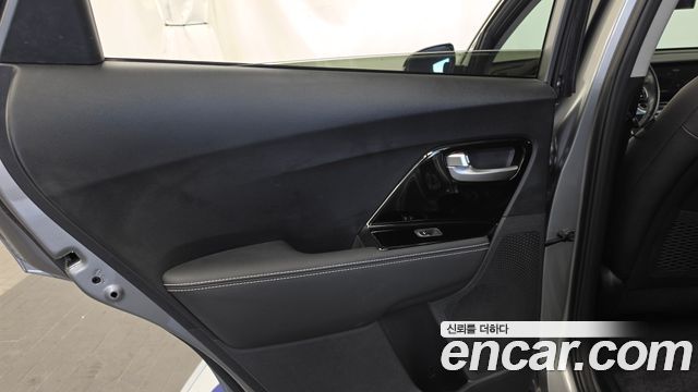 Kia Niro EV Prestige 2022 — фото 25