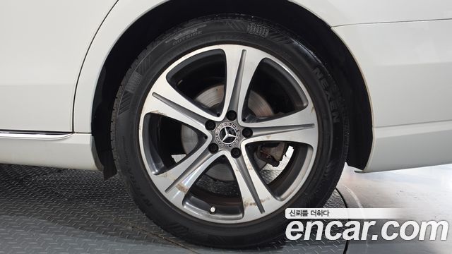 Mercedes-Benz E-Class (W213) E300 Avantgarde 2019 — фото 21