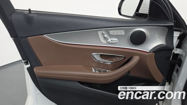 Mercedes-Benz E-Class (W213) E300 Avantgarde 2019 — фото 24