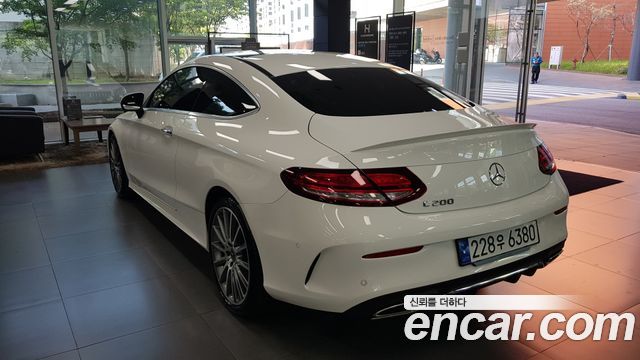 Mercedes-Benz C-Class (W205) C200 Coupe 2023 — фото 2