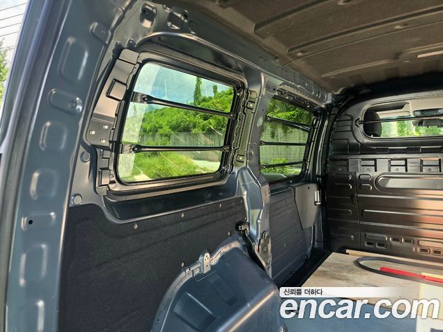 Hyundai Staria L3.5 Cargo 3-Seater Modern 2023 — фото 18