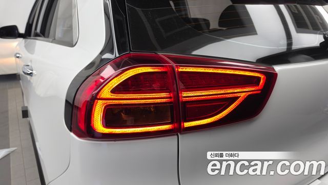 Kia Niro EV Prestige 2022 — фото 23