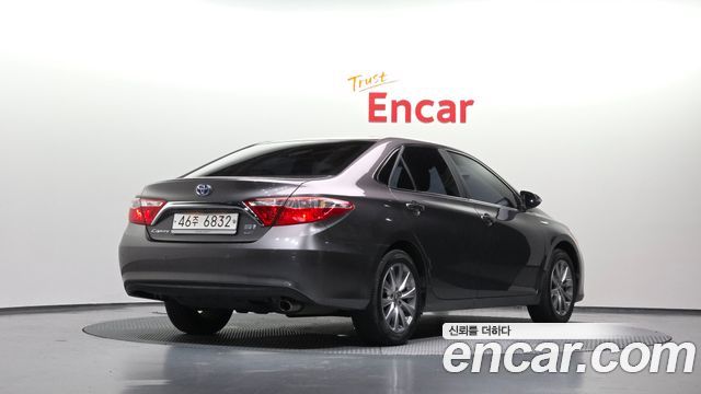 Toyota Camry Hybrid LE 2017 — фото 2