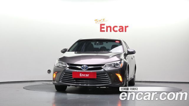 Toyota Camry Hybrid LE 2017 — фото 3