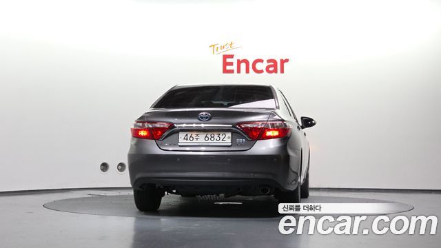 Toyota Camry Hybrid LE 2017 — фото 4