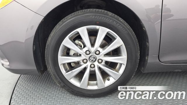 Toyota Camry Hybrid LE 2017 — фото 5