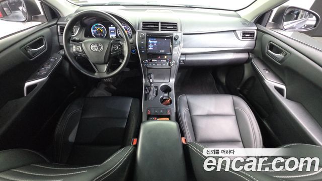 Toyota Camry Hybrid LE 2017 — фото 7