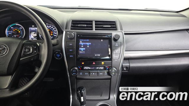 Toyota Camry Hybrid LE 2017 — фото 14