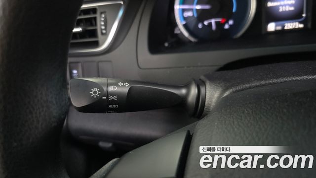Toyota Camry Hybrid LE 2017 — фото 17