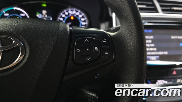 Toyota Camry Hybrid LE 2017 — фото 18