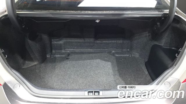 Toyota Camry Hybrid LE 2017 — фото 20