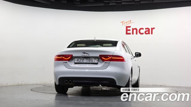 Jaguar XE 20d Prestige 2019 — фото 4