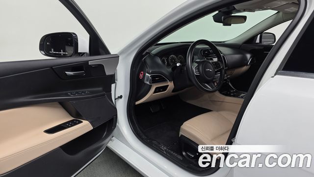 Jaguar XE 20d Prestige 2019 — фото 10