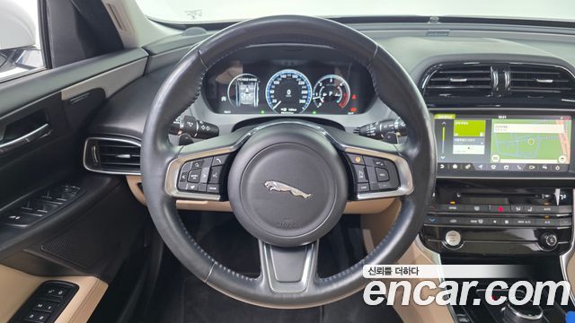 Jaguar XE 20d Prestige 2019 — фото 17